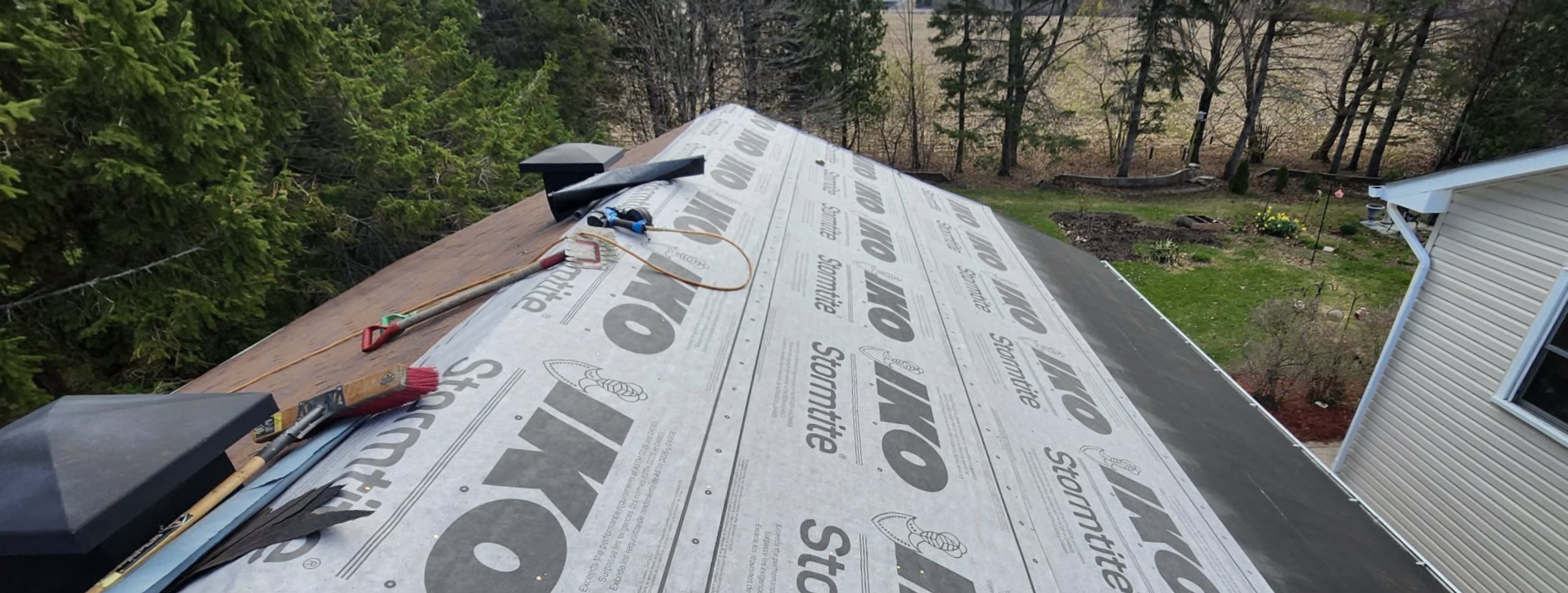 Emergency roof repair in Ottawa, ON by Humphreys Roofing